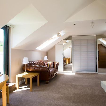The Mill Studio Apartamento Biggar Habitación foto